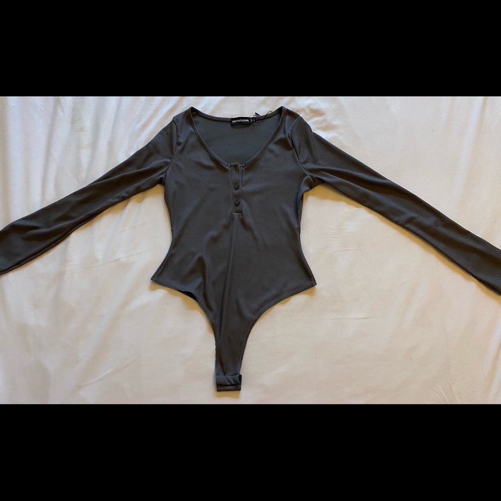 grey long sleeve ribbed bodysuit